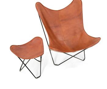 FÅTÖLJ med FOTPALL, sk "Fladdermusfåtölj", säljes till förmån för Barncancerfonden.