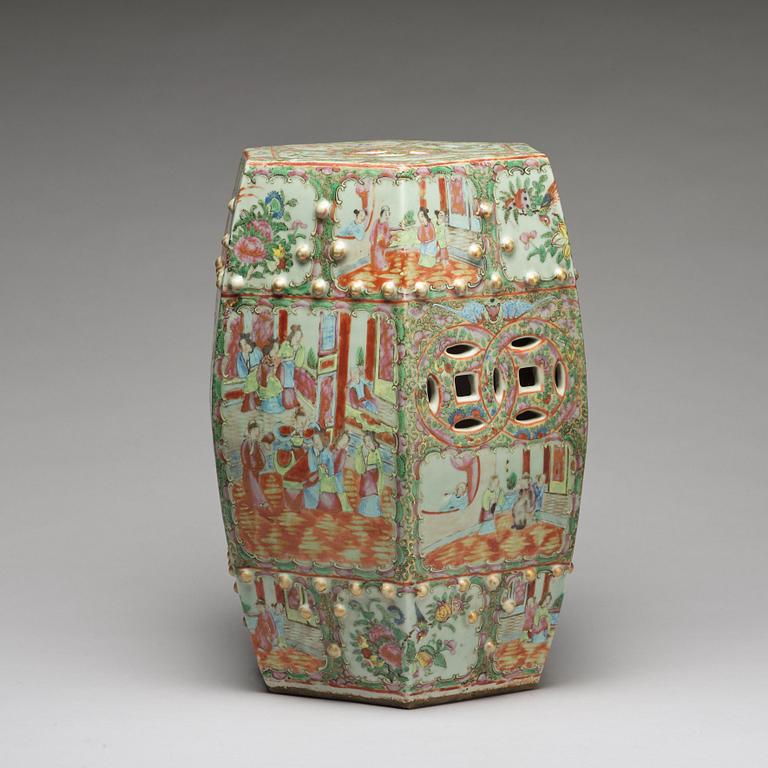 A famille rose Canton garden seat, Qing dynasty, 19th Century.