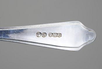 PARTI SILVER. 35 delar. Bl a CG Hallberg, Stockholm 1940. Tot vikt ca 1125 g.