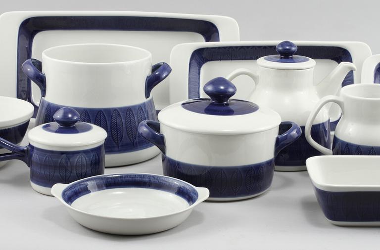SERVISDELAR, 45 st, porslin, "Koka blå", Hertha Bengtsson, Rörstrand, 1956-88.