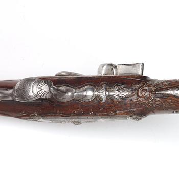 FLINTLÅSPISTOLER, ett par, av Petter Rundberg (1718-80), mästare 1752.