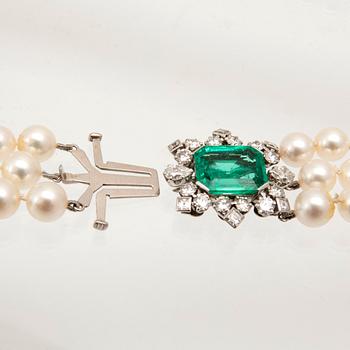 W.A. Bolin, a cultured pearl necklace with an 18K white gold clasp set with an emerald and diamonds, Stockholm 1960.