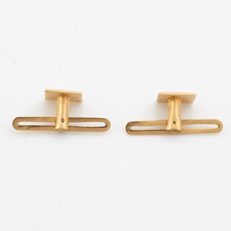 A pair of shirt studs 18K gold.