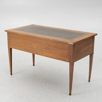 A Georgian style desk, early 20th century.