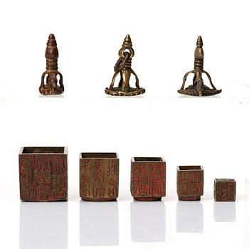 Sigill, fyra stycken, kopparlegering samt mässing. Indien, samt Kina, 17/1800-tal.