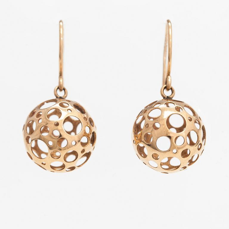 Liisa Vitali, A pair of 14K gold earrings "Leppäkerttu". Westerback, Helsinki 1970.