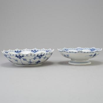 SERVIS, 44 delar, porslin, "Musselmalet", Royal Copenhagen, Danmark.