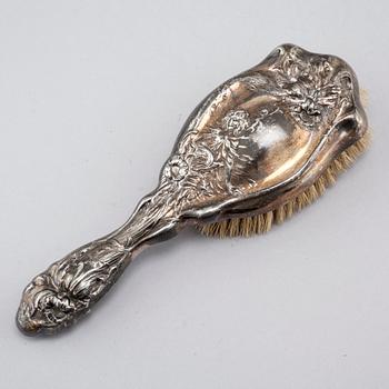 A silverplate toiletrie set, 2 + 4 pcs, early 20th century.