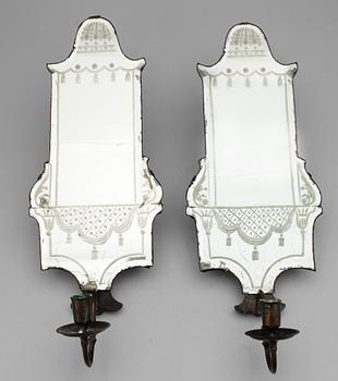 SPEGELLAMPETTER, ett par, delvis senbarock, 1700-tal.