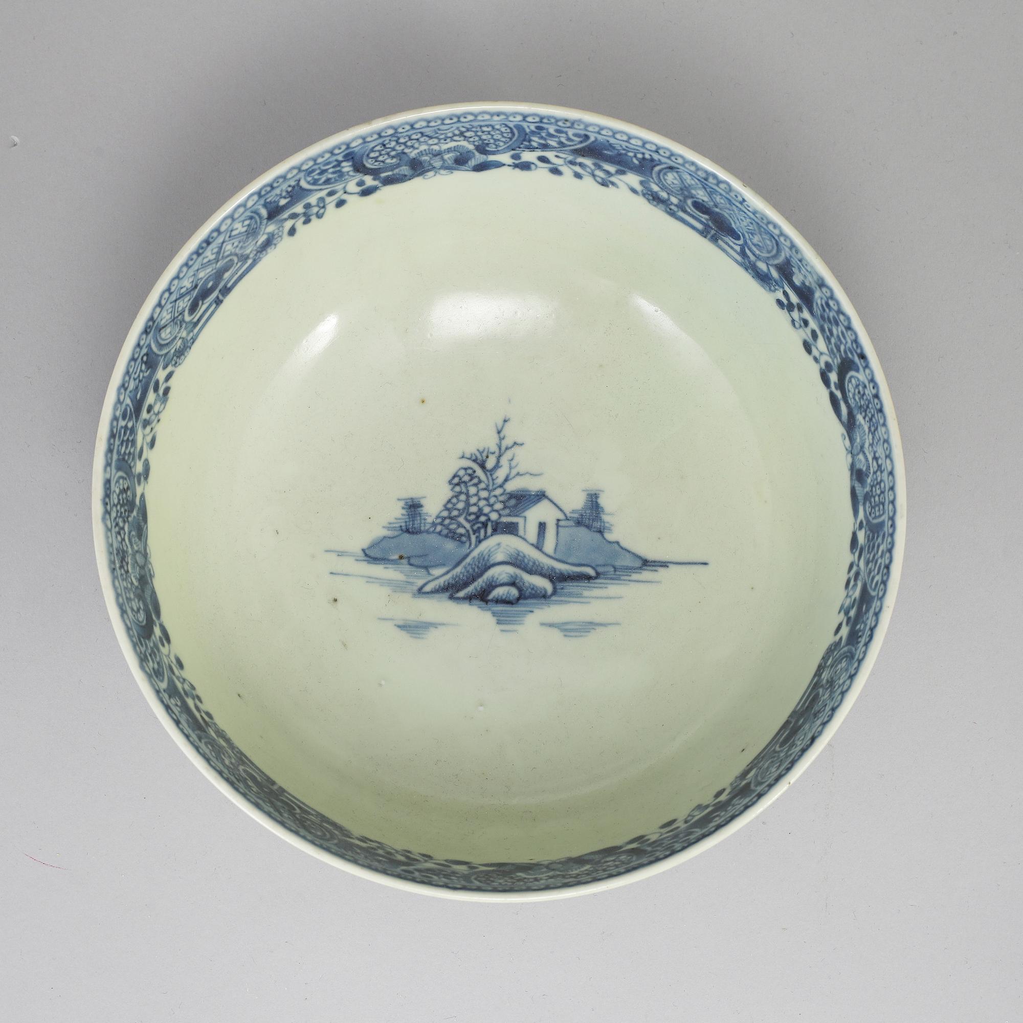 A blue and white bowl, Qing dynasty, Qianlong (1736-95).
