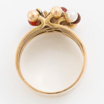 Theresia Hvorslev, ring 18K gold with, among other things, carnelian, pearl, brilliant-cut diamond. "The Tale of the Ring".