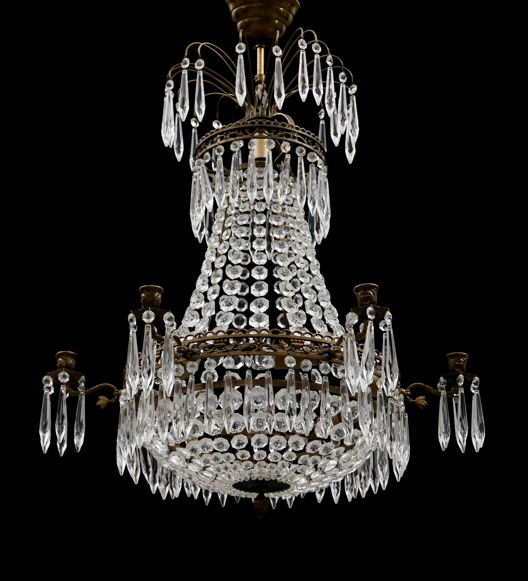 LJUSKRONA, gustaviansk stil, 1900-talets andra hälft. Höjd 65 cm.