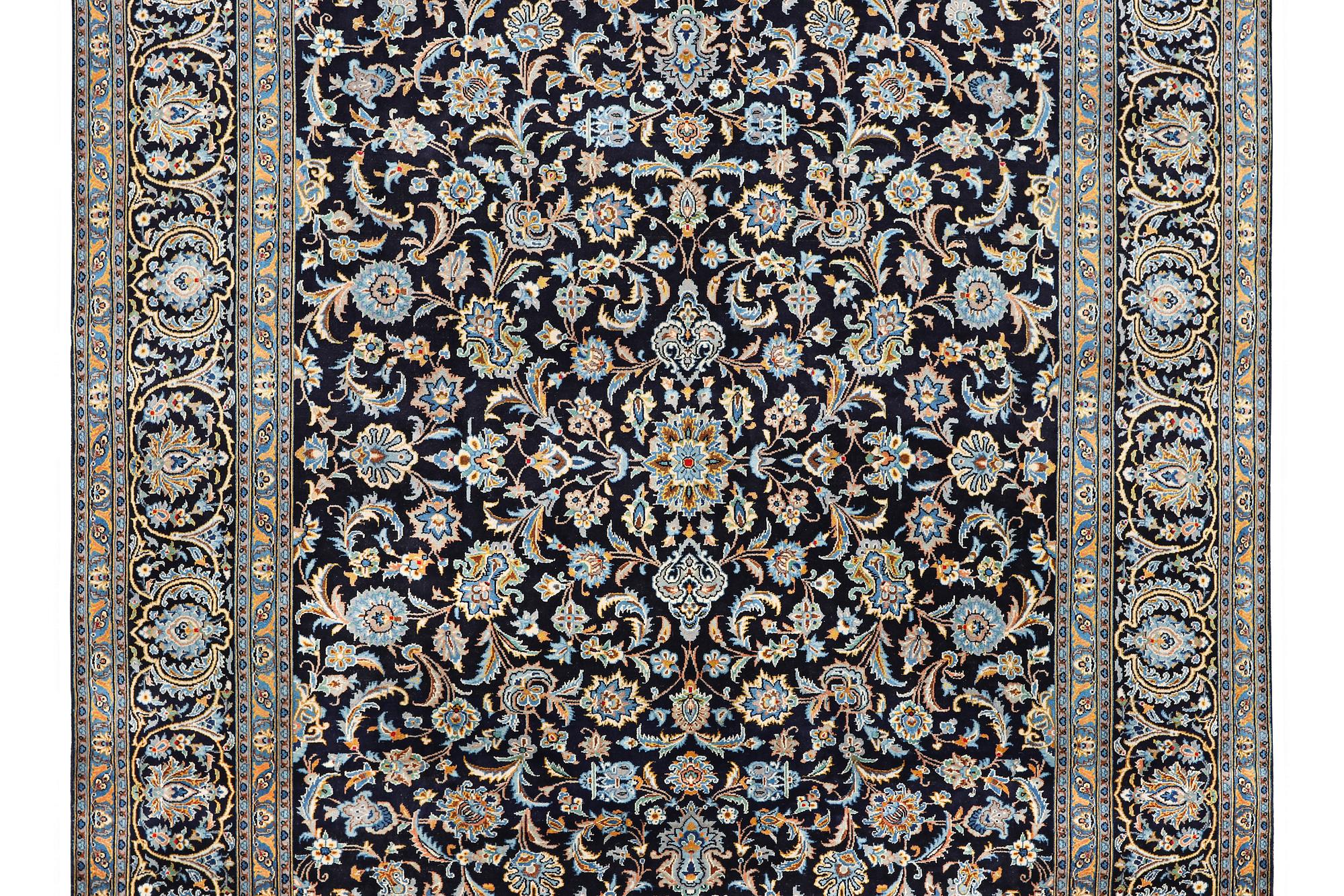 Matta, Keshan, ca 385 x 252 cm.