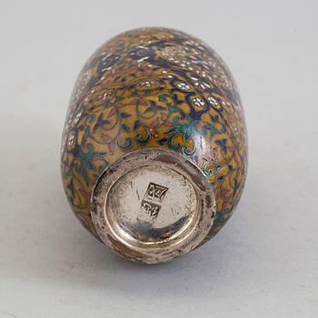 VAS med LOCK, silver. Kina, tidigt 1900-tal, 581,3 gram.