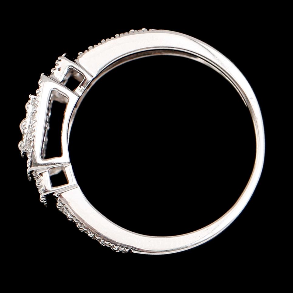 RING, 10 k vitguld, briljantslipade diamanter tot ca 0.50 ct.