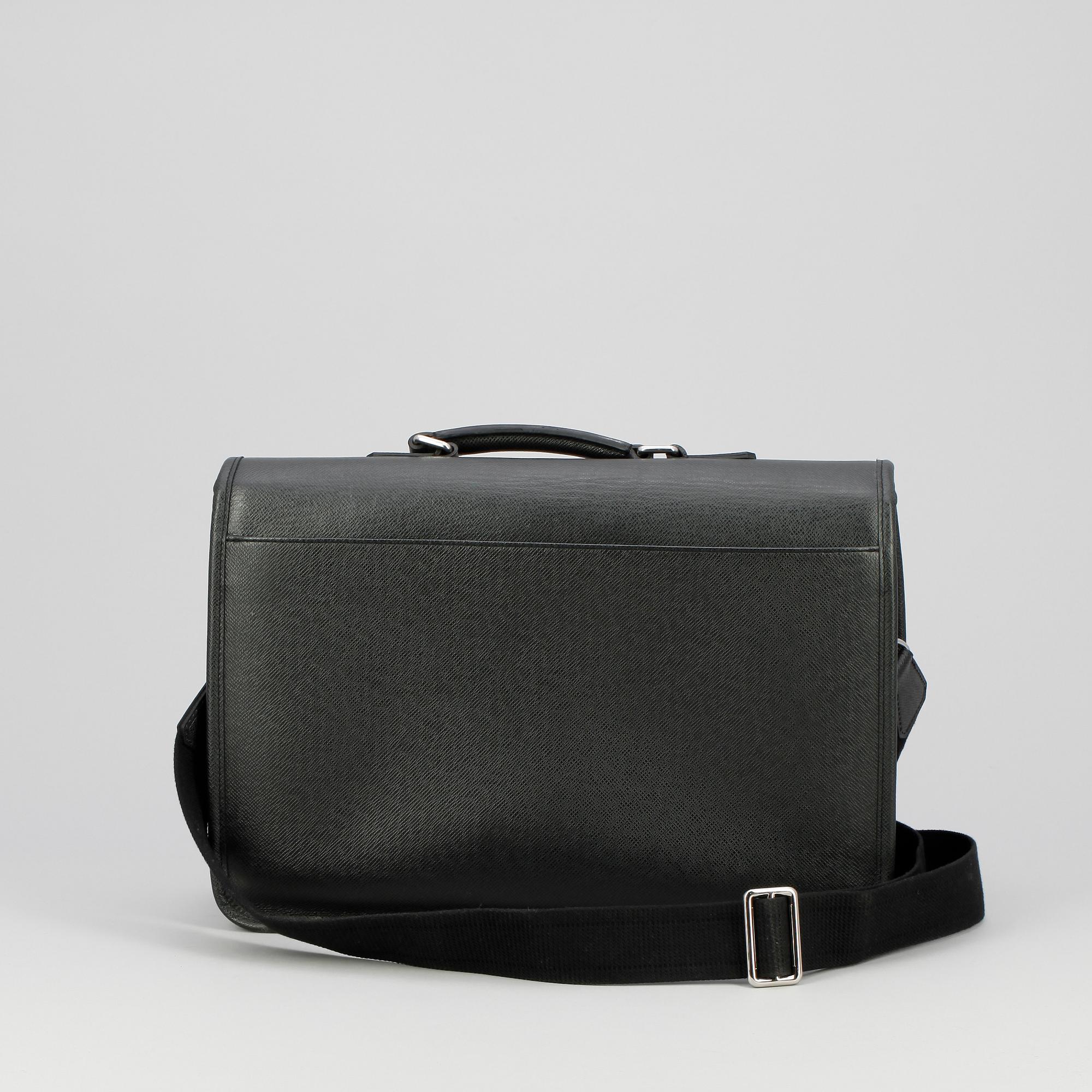 PORTFÖLJ, Louis Vuitton.