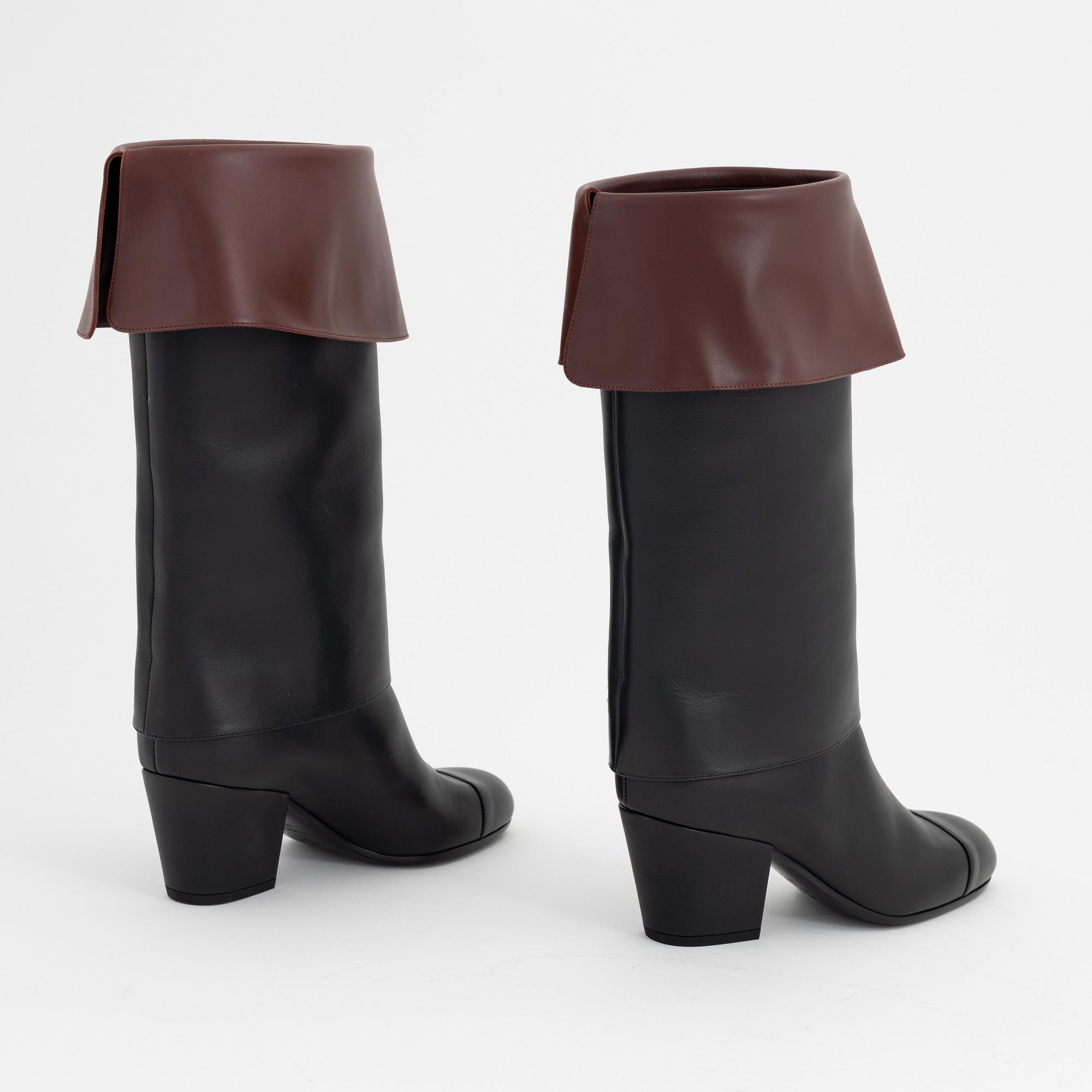 Chanel, a pair of leather boots, Fall/Winter 2020, size 37 1/2.