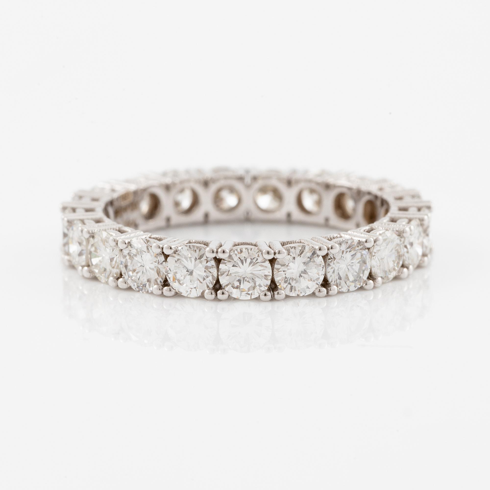 Ring, full eternity band, 18K white gold set with brilliant-cut diamonds.