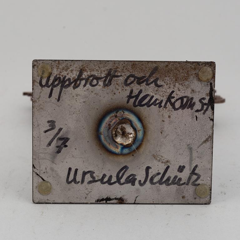 URSULA SCHÜTZ, skulptur. Signerad och numr 3/7. Patinerad metall, höjd 30 cm.