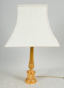 BORDSLAMPA, förgylld brons, empirestil, 1800-tal.