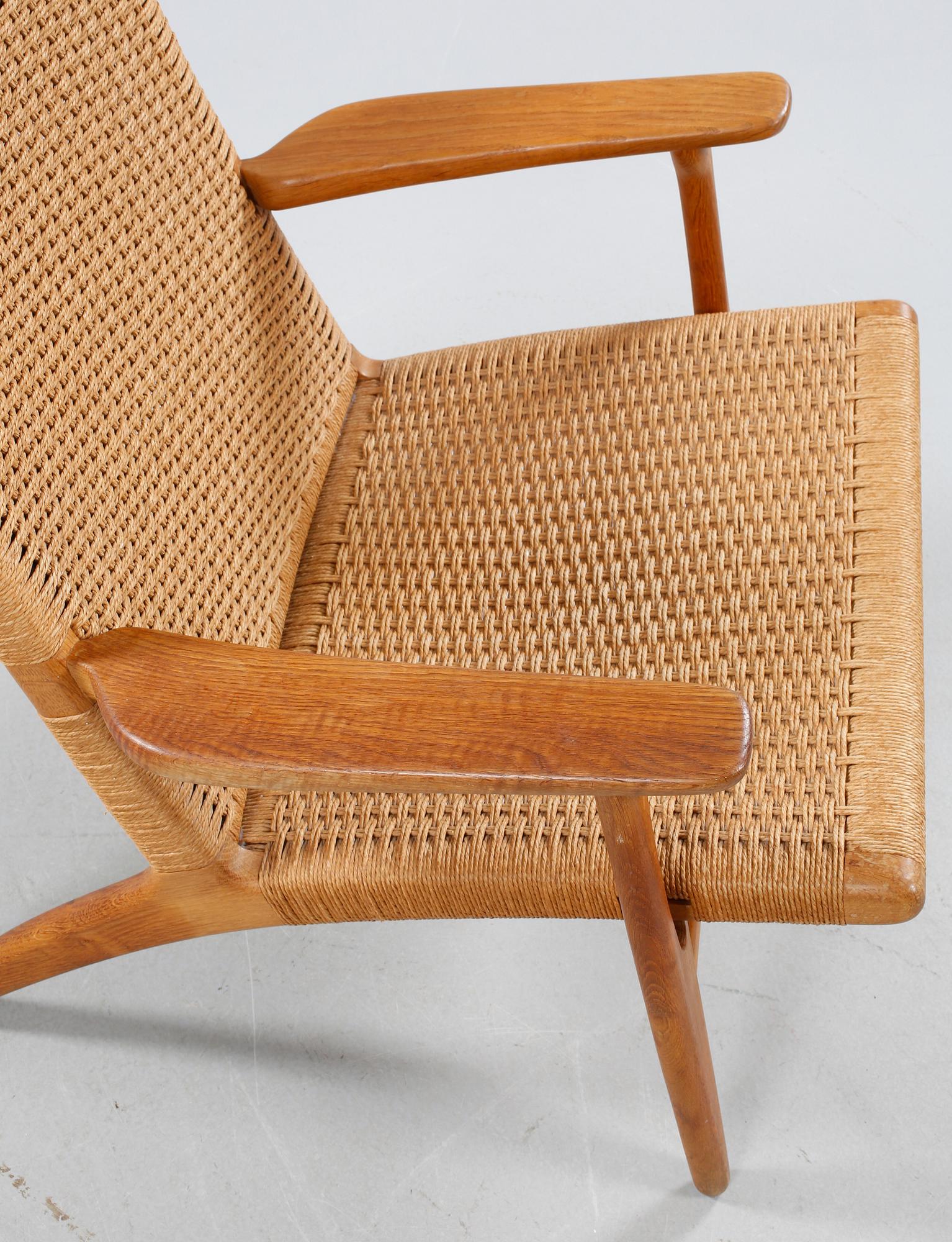 KARMSTOL, "CH-25", Hans J. Wegner, Carl Hansen, Danmark, 1900-talets andra hälft.