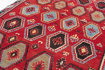 An antique/semi-attique kelim carpet, c. approx. 320 x 222 cm.