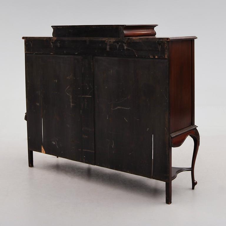 VITRINSKÅP, England, 1900-talets första hälft.