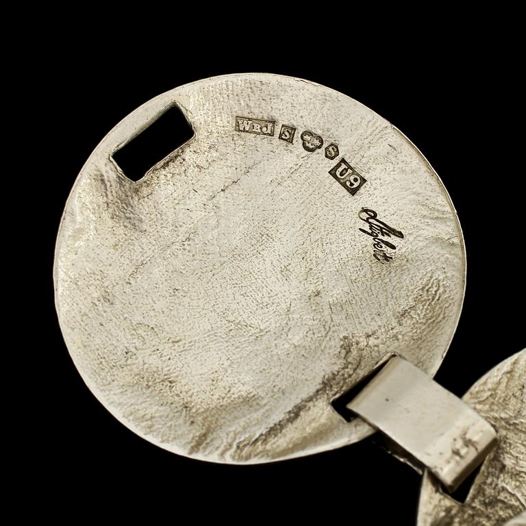 ARMBAND, silver, Stigbert, 1970 samt  ÖRHÄNGEN, silver Mexico, 1900-talets senare hälft. Tot vikt 57 g.