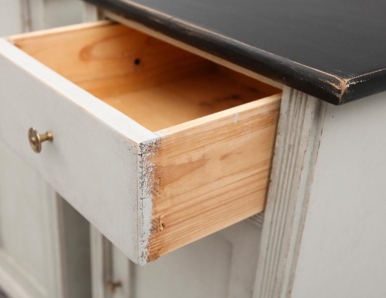 SÄNGBORD, 1 par, 1900-talets första hälft.