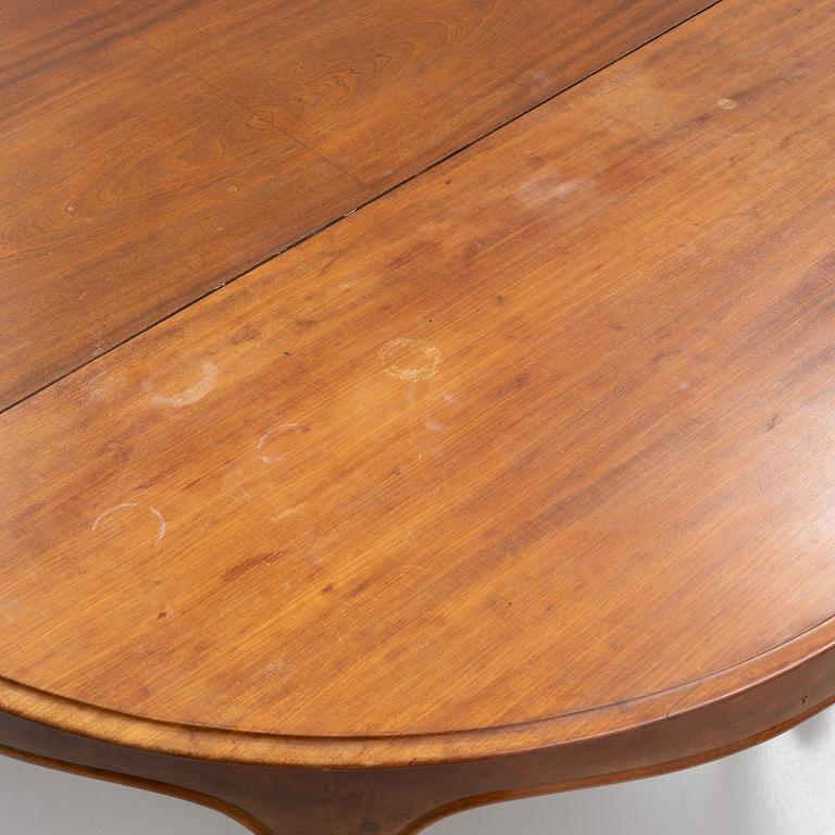 A mahogany rococo style dining table, 19th Century.