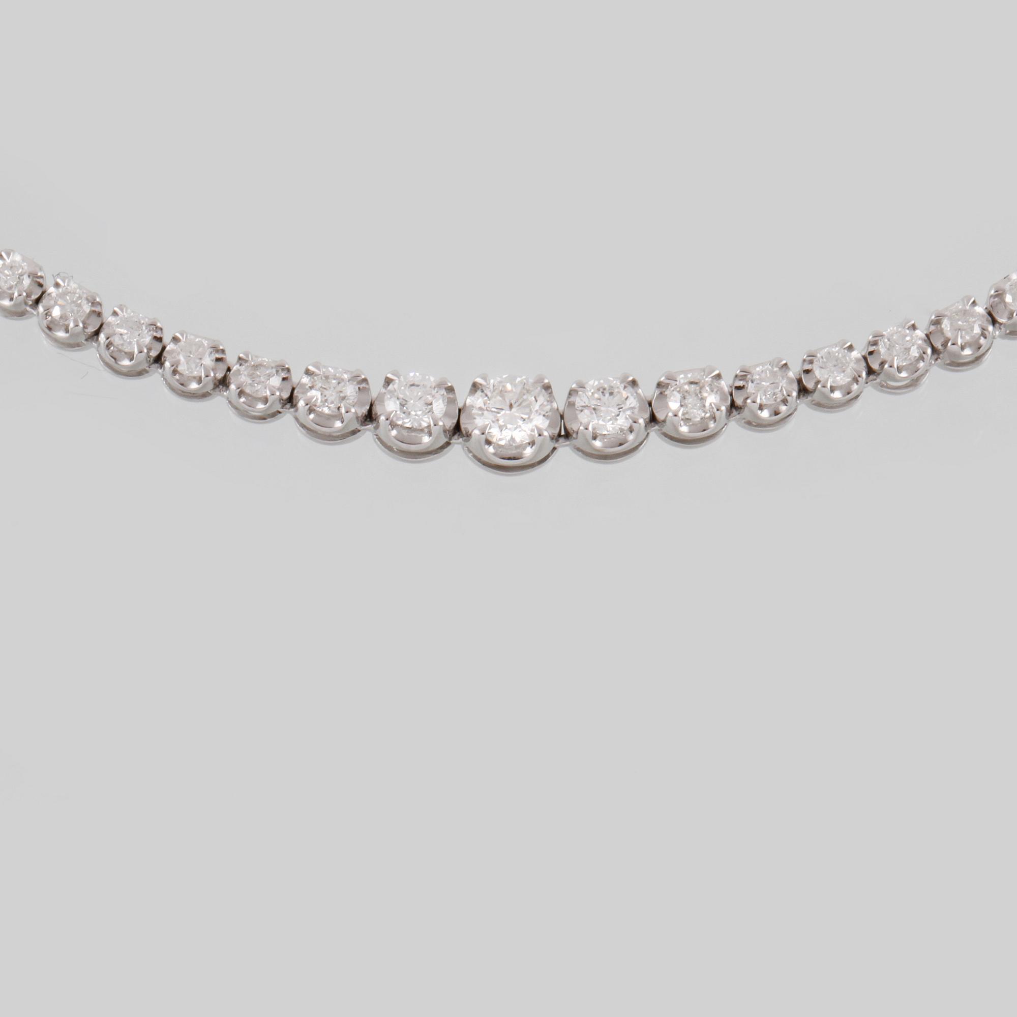 COLLIER, 18k vitguld med briljantslipade diamanter, 3.78ct. Vikt 7 g.