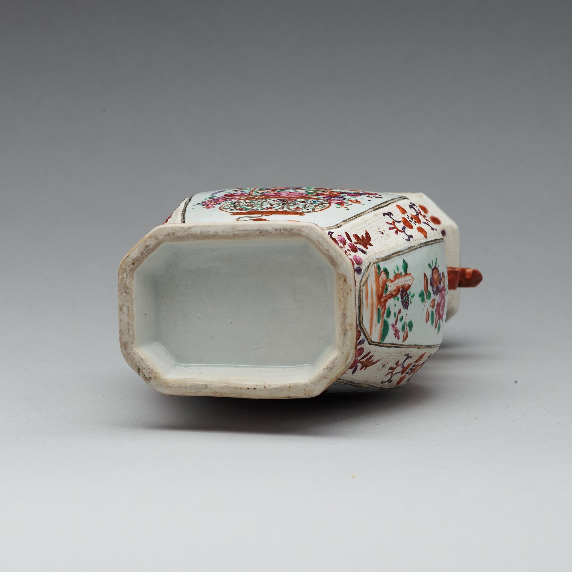 VAS, kompaniporslin. Qingdynastin, Qianlong (1736-95).