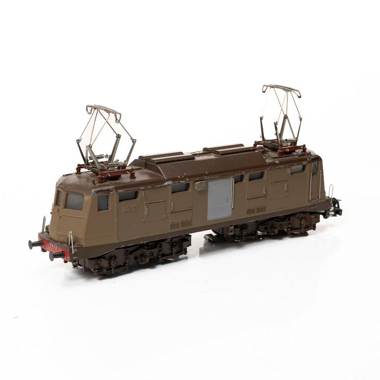 Märklin, locomotives, 7 pcs, railbus, 2 parts, as well as cars, 7 pcs, Germany.