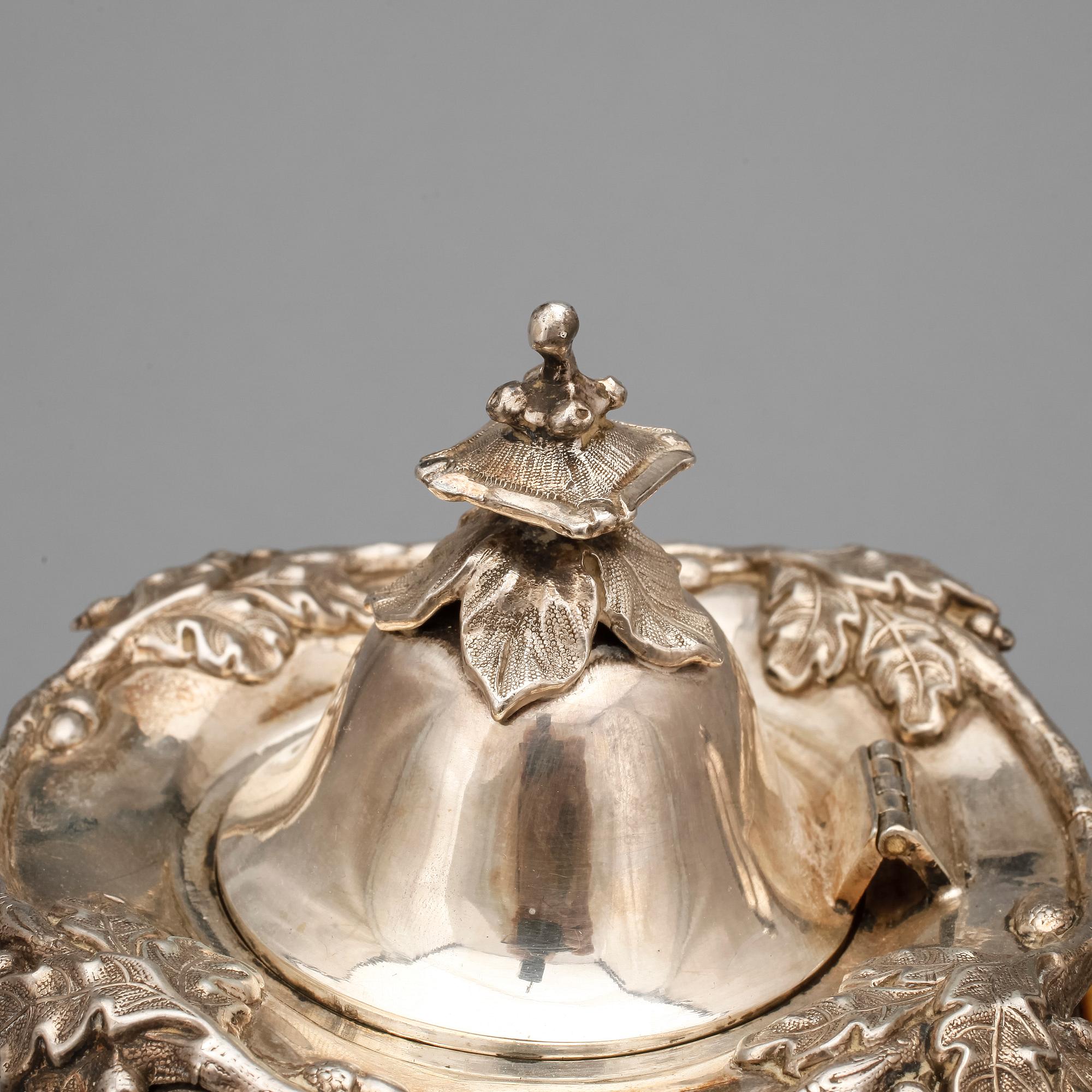 KANNA, silver, nyrokoko, Gustaf Möllenborg, Stockholm, 1856. Vikt ca 400 gram.