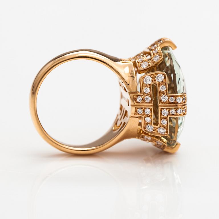 Bulgari, An 18K gold ring "Parentesi" with a green quartz and ca. 0.70 ct of brilliant cut diamonds in total.