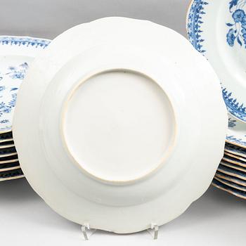 A blue and white dinner service, Qing dynasty, Qianlong (1736-95). (49 pieces).