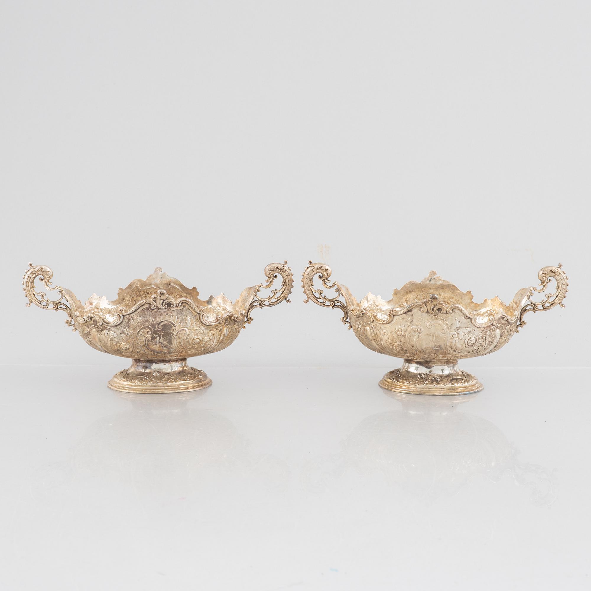 Walter & John Barnard, and Goldmisths & Silversmiths Co, a pair of silver bowls, London, England, 1894.
