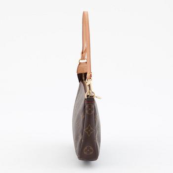 LOUIS VUITTON, a small momogrammed canvas shoulderbag, "Pochette" limited edition s/s 2005 by Takashi Murakami.