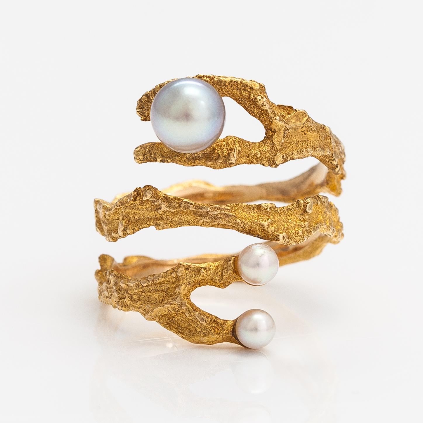 Björn Weckström, Ring "Octobus", 14K guld, odlade pärlor. Lapponia 1971.