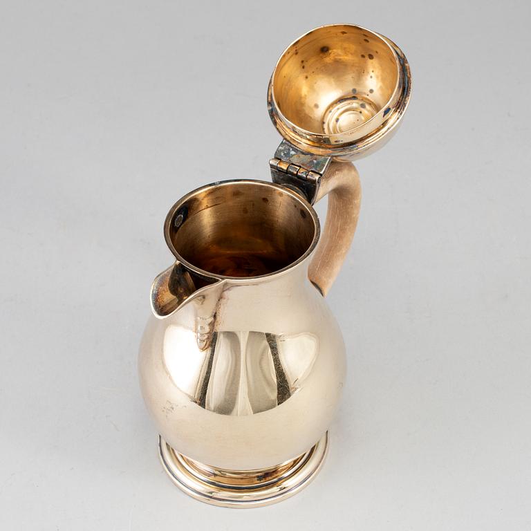 An English 20th century Britannia silver-gilt milk-jug, marked LAC, London 1917.