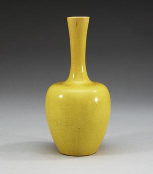 A yellow glazed vase, Qing dynasty.