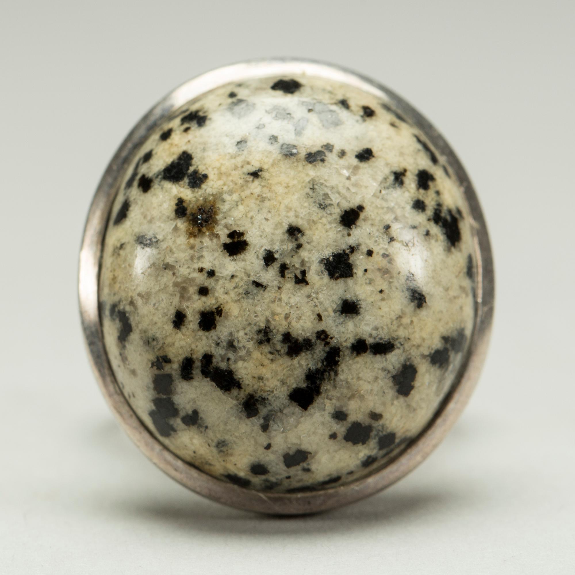 RING, sterlingsilver med dalmatiner jaspis, Sigurd Persson, Stockholm, 1984. Vikt ca 18 g.