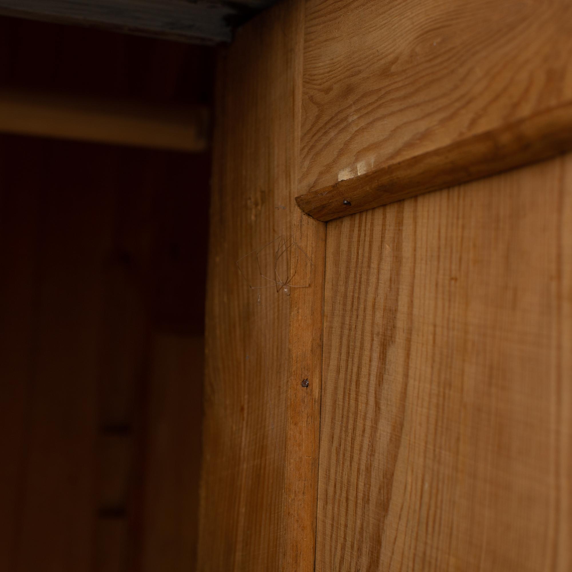 KLÄDSKÅP, omkring år 1900.