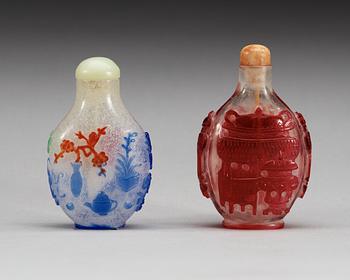 A five colour overlay- and a red overlay glass snuff bottle, Qing dynasty.