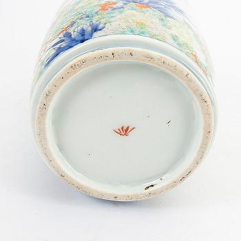 Vase, porcelain. Japan, early 20th century.
