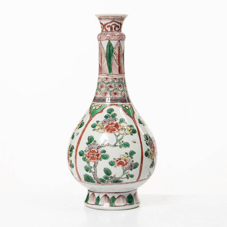 Vas, porslin. Qingdynastin, Kangxi (1662-1722).