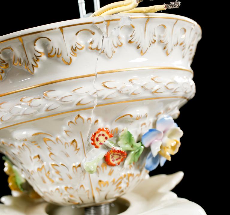 Porcelain chandelier from Dresden, around the middle of the 20th century.