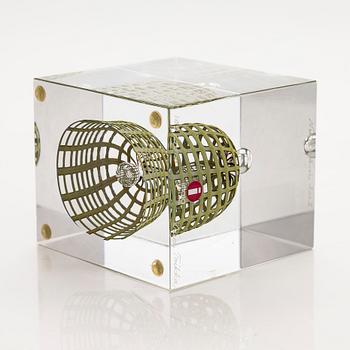 Oiva Toikka, årskub, signerad Oiva Toikka, Nuutajärvi 2002, numrerad 109/2000.