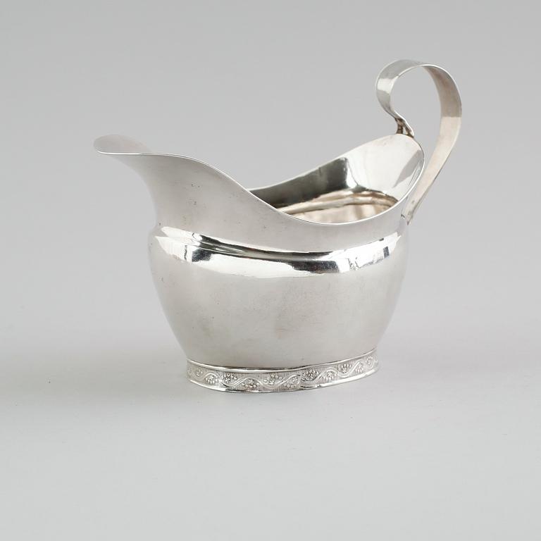 GRÄDDKANNA, silver, Anders Emanuel Blomqvist, Vadstena 1827. Vikt ca 143 gram.