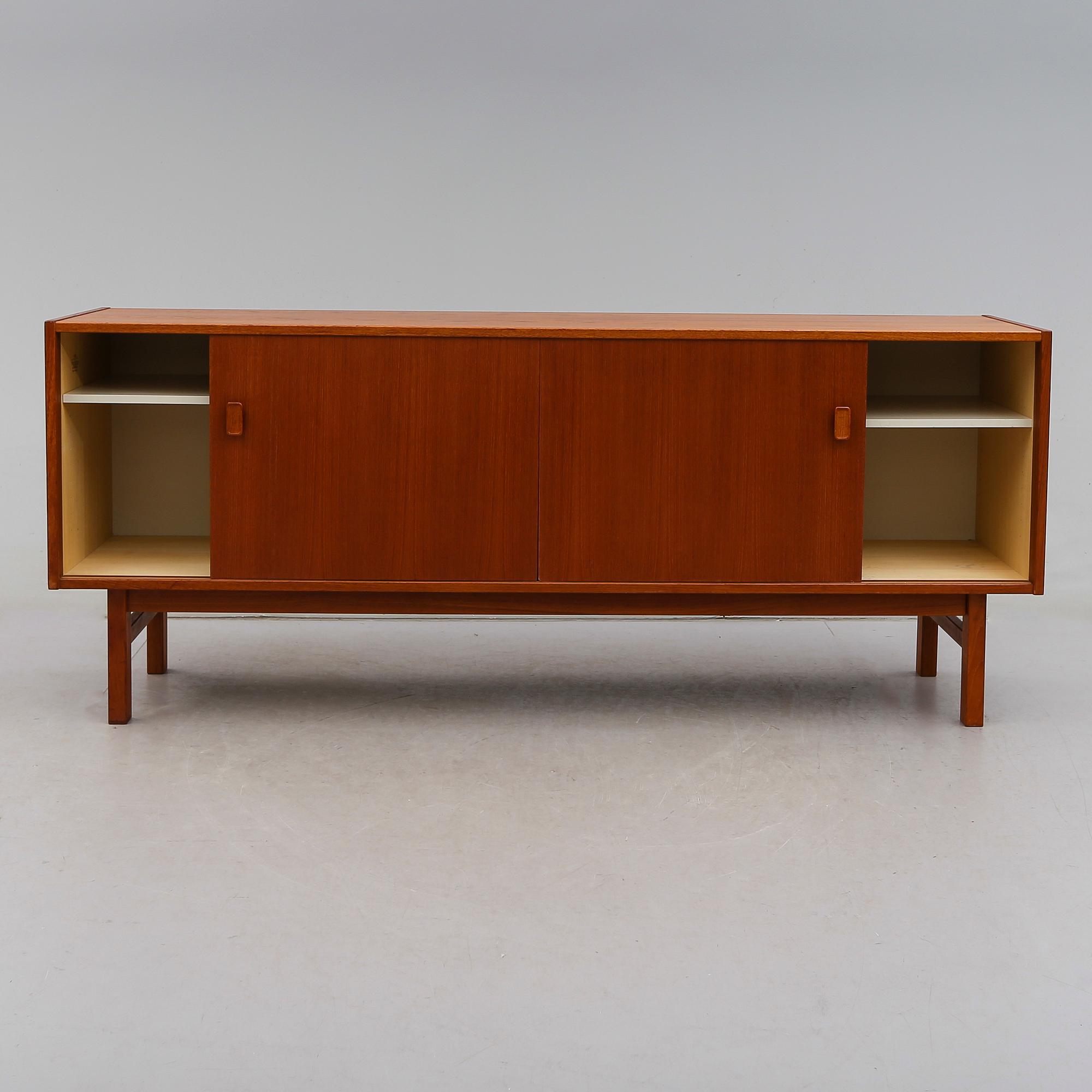 SIDEBOARD, "Arild", Nils Jonsson, Troeds, Bjärnum, 1900-talets andra hälft.